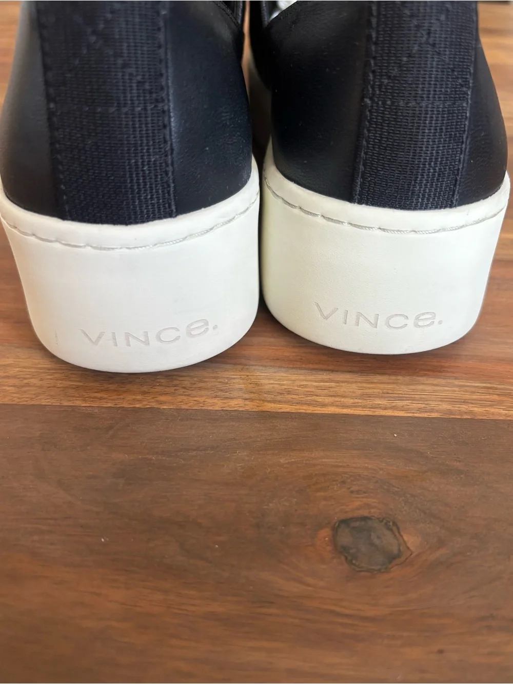 Vince’s Saxon-2 Black Leather Slip On Sneakers Size 6.5